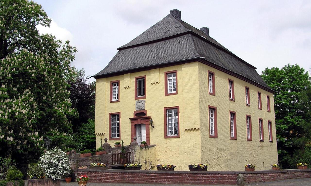 Charmante Ferienwohnungen Auf Reitstall Wasserburg Anstel - Ein Ort Zum Wohlfuehlen Und Entspannen Rommerskirchen Exterior foto