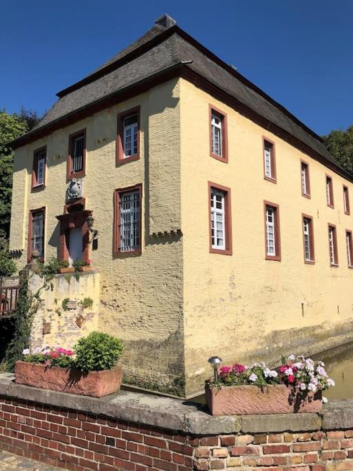 Charmante Ferienwohnungen Auf Reitstall Wasserburg Anstel - Ein Ort Zum Wohlfuehlen Und Entspannen Rommerskirchen Exterior foto